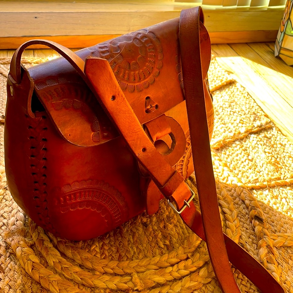 Hand made no stitch tan brown leather bag bought in Mexico from artist